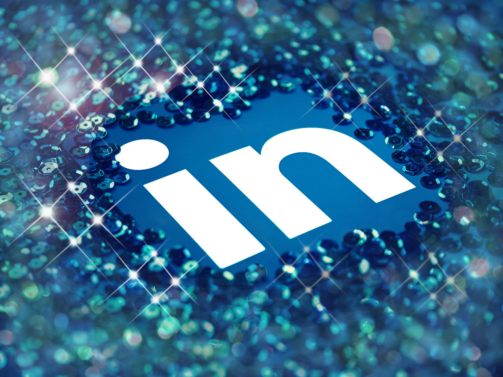 1. Crafting a Captivating LinkedIn Headline: Your Gateway to ⁣Being ​Noticed by Recruiters and Professionals