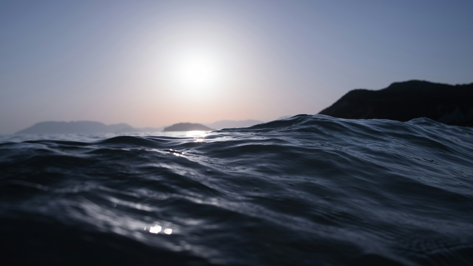 2.‌ Dive ‌into the Depths: ‍Investigating Sources‍ and Gathering Inspiration for⁤ Your⁤ Swipe File